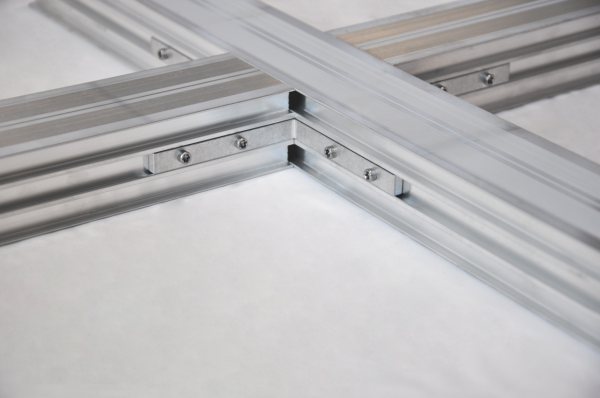 RELO E Eckverbundwinkel a 25 Stück 80 x 80 x 10 x 5 mm mit 100 Stück Schrauben